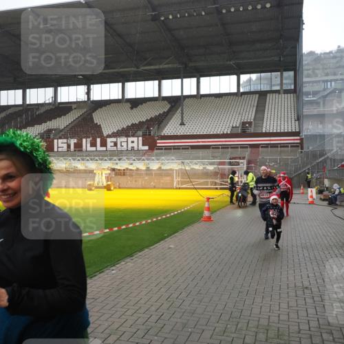 07.12.2025 - St. Pauli X-Mass-Run No. 15 Fabian Wolf http://msf.ph/oto/9419398 07.12.2025 11:31:53 Ziel 2048, 2050, 2120, 2497, 2523, 2527, 2587, 2654, 2656, 3678, 4633, 4640, 4642 meine-sportfotos.de