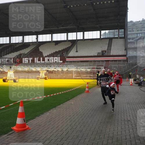 07.12.2025 - St. Pauli X-Mass-Run No. 15 Fabian Wolf http://msf.ph/oto/9419400 07.12.2025 11:31:54 Ziel 2048, 2050, 2120, 2497, 2523, 2527, 2587, 2654, 2656, 3678, 4633, 4640, 4642 meine-sportfotos.de
