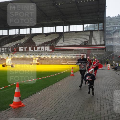 07.12.2025 - St. Pauli X-Mass-Run No. 15 Fabian Wolf http://msf.ph/oto/9419401 07.12.2025 11:31:54 Ziel 2048, 2050, 2120, 2497, 2523, 2527, 2587, 2654, 2656, 3678, 4633, 4640, 4642 meine-sportfotos.de