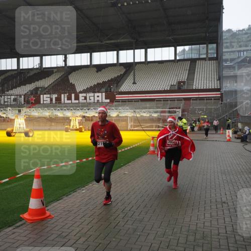 07.12.2025 - St. Pauli X-Mass-Run No. 15 Fabian Wolf http://msf.ph/oto/9419409 07.12.2025 11:31:56 Ziel 2048, 2050, 2120, 2497, 2523, 2527, 2587, 2654, 2656, 3678, 4633, 4640, 4642 meine-sportfotos.de
