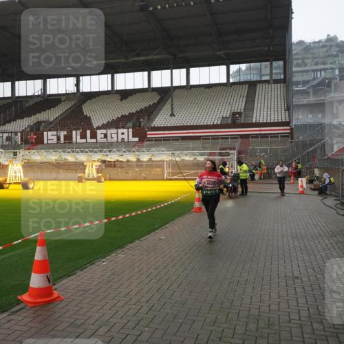07.12.2025 - St. Pauli X-Mass-Run No. 15 Fabian Wolf http://msf.ph/oto/9419414 07.12.2025 11:32:02 Ziel 2048, 2050, 2120, 2497, 2523, 2527, 3343, 3678, 4633, 4640, 4642 meine-sportfotos.de
