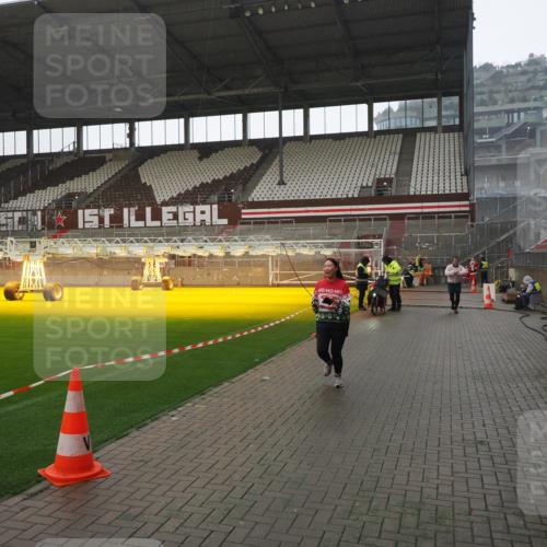 07.12.2025 - St. Pauli X-Mass-Run No. 15 Fabian Wolf http://msf.ph/oto/9419415 07.12.2025 11:32:02 Ziel 2048, 2050, 2120, 2497, 2523, 2527, 3343, 3678, 4633, 4640, 4642 meine-sportfotos.de