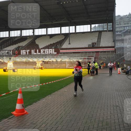 07.12.2025 - St. Pauli X-Mass-Run No. 15 Fabian Wolf http://msf.ph/oto/9419416 07.12.2025 11:32:03 Ziel 2048, 2050, 2120, 3343, 3678, 4633, 4640, 4642 meine-sportfotos.de