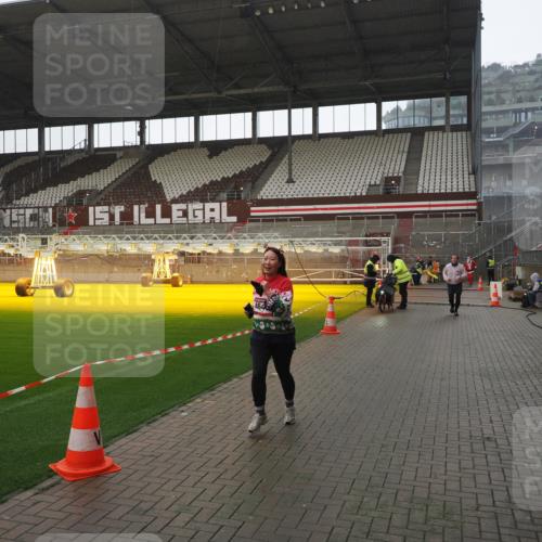 07.12.2025 - St. Pauli X-Mass-Run No. 15 Fabian Wolf http://msf.ph/oto/9419419 07.12.2025 11:32:03 Ziel 2048, 2050, 2120, 3343, 3678, 4633, 4640, 4642 meine-sportfotos.de