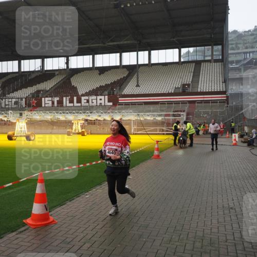 07.12.2025 - St. Pauli X-Mass-Run No. 15 Fabian Wolf http://msf.ph/oto/9419420 07.12.2025 11:32:03 Ziel 2048, 2050, 2120, 3343, 3678, 4633, 4640, 4642 meine-sportfotos.de