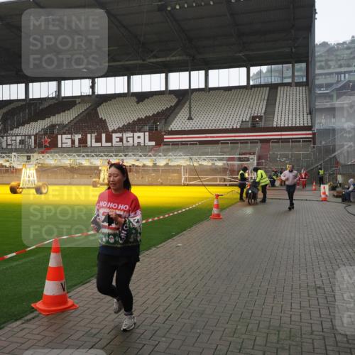 07.12.2025 - St. Pauli X-Mass-Run No. 15 Fabian Wolf http://msf.ph/oto/9419422 07.12.2025 11:32:04 Ziel 2048, 2050, 2120, 3343, 4633, 4640, 4642 meine-sportfotos.de