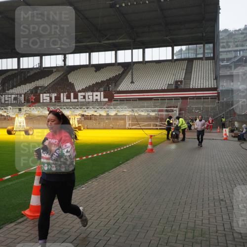 07.12.2025 - St. Pauli X-Mass-Run No. 15 Fabian Wolf http://msf.ph/oto/9419423 07.12.2025 11:32:04 Ziel 2048, 2050, 2120, 3343, 4633, 4640, 4642 meine-sportfotos.de