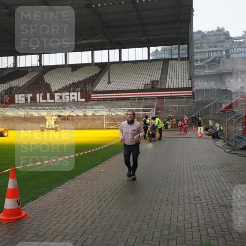 07.12.2025 - St. Pauli X-Mass-Run No. 15 Fabian Wolf http://msf.ph/oto/9419425 07.12.2025 11:32:08 Ziel 2043, 2044, 2050, 2120, 3343, 4633, 4640, 4642 meine-sportfotos.de