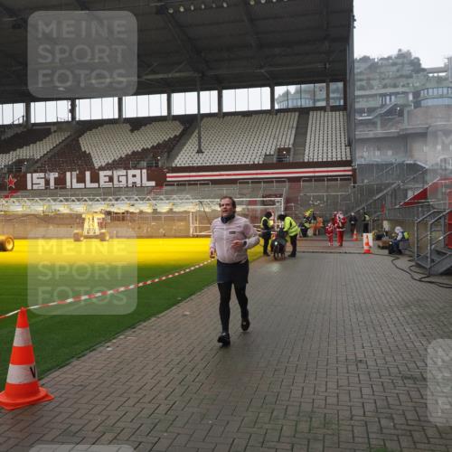 07.12.2025 - St. Pauli X-Mass-Run No. 15 Fabian Wolf http://msf.ph/oto/9419426 07.12.2025 11:32:08 Ziel 2043, 2044, 2050, 2120, 3343, 4633, 4640, 4642 meine-sportfotos.de