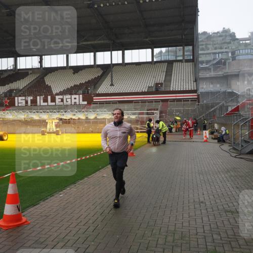 07.12.2025 - St. Pauli X-Mass-Run No. 15 Fabian Wolf http://msf.ph/oto/9419428 07.12.2025 11:32:08 Ziel 2043, 2044, 2050, 2120, 3343, 4633, 4640, 4642 meine-sportfotos.de