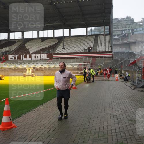 07.12.2025 - St. Pauli X-Mass-Run No. 15 Fabian Wolf http://msf.ph/oto/9419429 07.12.2025 11:32:09 Ziel 2043, 2044, 2050, 2120, 3343, 4633, 4640, 4642 meine-sportfotos.de