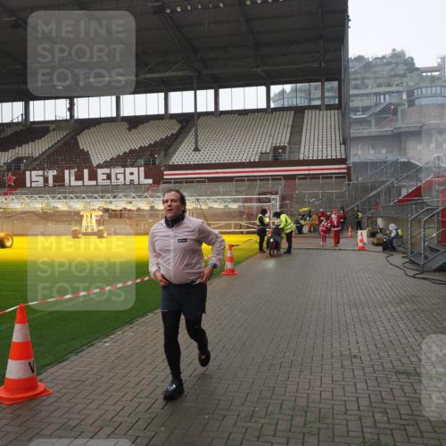 07.12.2025 - St. Pauli X-Mass-Run No. 15 Fabian Wolf http://msf.ph/oto/9419430 07.12.2025 11:32:09 Ziel 2043, 2044, 2050, 2120, 3343, 4633, 4640, 4642 meine-sportfotos.de