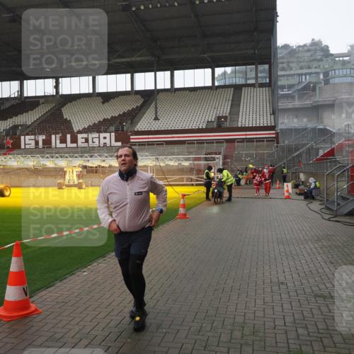 07.12.2025 - St. Pauli X-Mass-Run No. 15 Fabian Wolf http://msf.ph/oto/9419431 07.12.2025 11:32:09 Ziel 2043, 2044, 2050, 2120, 3343, 4633, 4640, 4642 meine-sportfotos.de