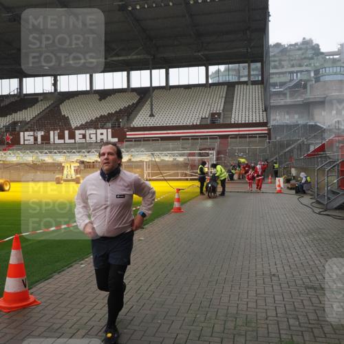 07.12.2025 - St. Pauli X-Mass-Run No. 15 Fabian Wolf http://msf.ph/oto/9419432 07.12.2025 11:32:09 Ziel 2043, 2044, 2050, 2120, 3343, 4633, 4640, 4642 meine-sportfotos.de