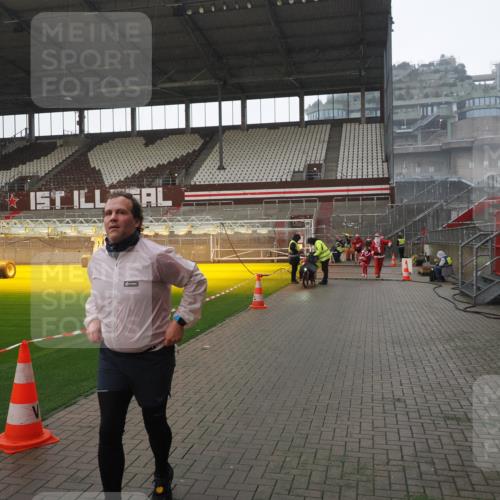 07.12.2025 - St. Pauli X-Mass-Run No. 15 Fabian Wolf http://msf.ph/oto/9419433 07.12.2025 11:32:09 Ziel 2043, 2044, 2050, 2120, 3343, 4633, 4640, 4642 meine-sportfotos.de