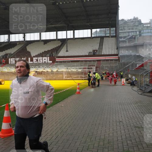 07.12.2025 - St. Pauli X-Mass-Run No. 15 Fabian Wolf http://msf.ph/oto/9419434 07.12.2025 11:32:10 Ziel 2043, 2044, 2120, 3343, 4633, 4640 meine-sportfotos.de