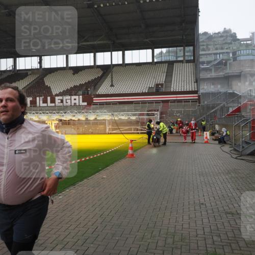 07.12.2025 - St. Pauli X-Mass-Run No. 15 Fabian Wolf http://msf.ph/oto/9419435 07.12.2025 11:32:10 Ziel 2043, 2044, 2120, 3343, 4633, 4640 meine-sportfotos.de