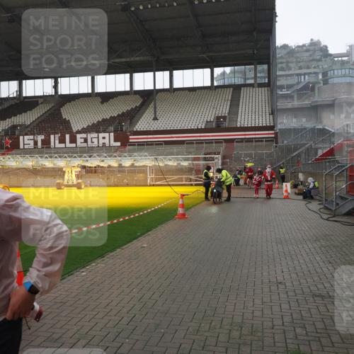 07.12.2025 - St. Pauli X-Mass-Run No. 15 Fabian Wolf http://msf.ph/oto/9419436 07.12.2025 11:32:10 Ziel 2043, 2044, 2120, 3343, 4633, 4640 meine-sportfotos.de