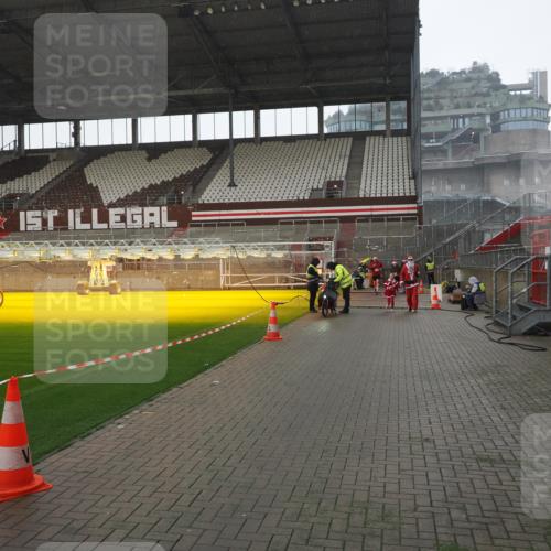 07.12.2025 - St. Pauli X-Mass-Run No. 15 Fabian Wolf http://msf.ph/oto/9419437 07.12.2025 11:32:10 Ziel 2043, 2044, 2120, 3343, 4633, 4640 meine-sportfotos.de