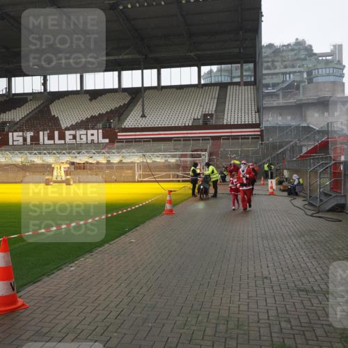 07.12.2025 - St. Pauli X-Mass-Run No. 15 Fabian Wolf http://msf.ph/oto/9419442 07.12.2025 11:32:13 Ziel 1081, 2043, 2044, 3173, 3177, 3343, 4640 meine-sportfotos.de