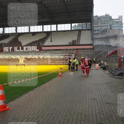 07.12.2025 - St. Pauli X-Mass-Run No. 15 Fabian Wolf http://msf.ph/oto/9419443 07.12.2025 11:32:13 Ziel 1081, 2043, 2044, 3173, 3177, 3343, 4640 meine-sportfotos.de