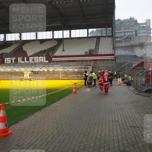 07.12.2025 - St. Pauli X-Mass-Run No. 15 Fabian Wolf http://msf.ph/oto/9419444 07.12.2025 11:32:13 Ziel 1081, 2043, 2044, 3173, 3177, 3343, 4640 meine-sportfotos.de