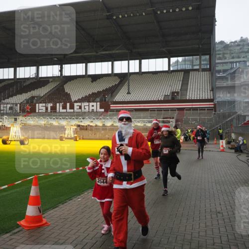 07.12.2025 - St. Pauli X-Mass-Run No. 15 Fabian Wolf http://msf.ph/oto/9419457 07.12.2025 11:32:17 Ziel 1081, 2043, 2044, 2419, 2595, 3173, 3177, 3343 meine-sportfotos.de
