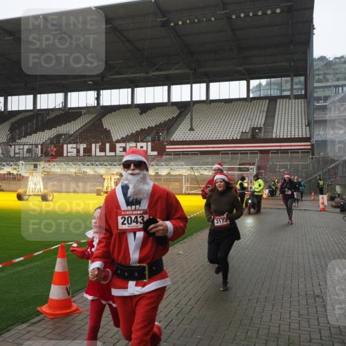 07.12.2025 - St. Pauli X-Mass-Run No. 15 Fabian Wolf http://msf.ph/oto/9419459 07.12.2025 11:32:18 Ziel 1081, 2043, 2044, 2419, 2595, 3173, 3177, 3343 meine-sportfotos.de