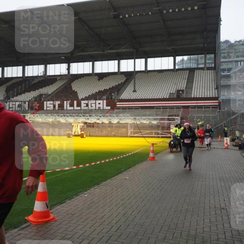 07.12.2025 - St. Pauli X-Mass-Run No. 15 Fabian Wolf http://msf.ph/oto/9419467 07.12.2025 11:32:19 Ziel 1081, 2043, 2044, 2283, 2419, 2595, 3173, 3177, 3343 meine-sportfotos.de
