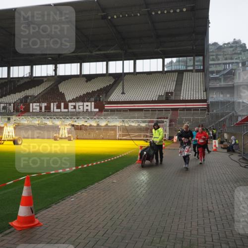07.12.2025 - St. Pauli X-Mass-Run No. 15 Fabian Wolf http://msf.ph/oto/9419477 07.12.2025 11:32:23 Ziel 1081, 2043, 2044, 2283, 2419, 2595, 3173, 3177 meine-sportfotos.de