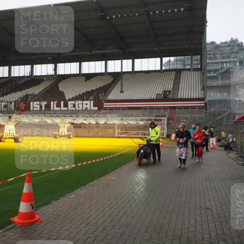 07.12.2025 - St. Pauli X-Mass-Run No. 15 Fabian Wolf http://msf.ph/oto/9419478 07.12.2025 11:32:24 Ziel 1081, 2043, 2044, 2283, 2419, 2595, 3173, 3177 meine-sportfotos.de