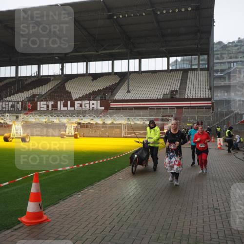 07.12.2025 - St. Pauli X-Mass-Run No. 15 Fabian Wolf http://msf.ph/oto/9419484 07.12.2025 11:32:25 Ziel 1081, 2043, 2044, 2283, 2419, 2595, 3173, 3177 meine-sportfotos.de