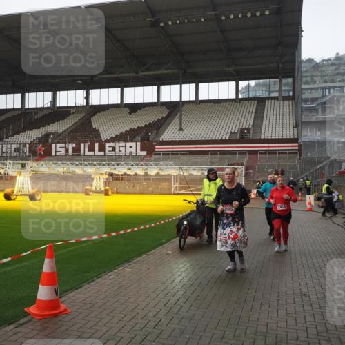 07.12.2025 - St. Pauli X-Mass-Run No. 15 Fabian Wolf http://msf.ph/oto/9419486 07.12.2025 11:32:25 Ziel 1081, 2043, 2044, 2283, 2419, 2595, 3173, 3177 meine-sportfotos.de