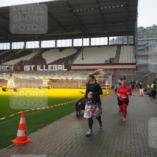 07.12.2025 - St. Pauli X-Mass-Run No. 15 Fabian Wolf http://msf.ph/oto/9419489 07.12.2025 11:32:26 Ziel 1081, 2043, 2044, 2283, 2419, 2595, 3173, 3177 meine-sportfotos.de