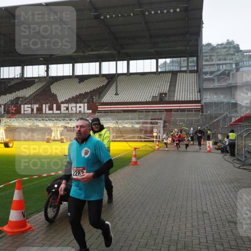 07.12.2025 - St. Pauli X-Mass-Run No. 15 Fabian Wolf http://msf.ph/oto/9419494 07.12.2025 11:32:29 Ziel 1081, 1884, 1886, 1999, 2000, 2283, 2419, 2595, 3173, 3177 meine-sportfotos.de