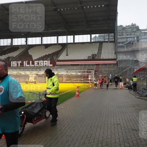 07.12.2025 - St. Pauli X-Mass-Run No. 15 Fabian Wolf http://msf.ph/oto/9419496 07.12.2025 11:32:29 Ziel 1081, 1884, 1886, 1999, 2000, 2283, 2419, 2595, 3173, 3177 meine-sportfotos.de