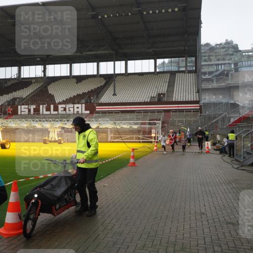 07.12.2025 - St. Pauli X-Mass-Run No. 15 Fabian Wolf http://msf.ph/oto/9419497 07.12.2025 11:32:30 Ziel 1081, 1884, 1886, 1998, 1999, 2000, 2015, 2283, 2419, 2595, 3173, 3177 meine-sportfotos.de