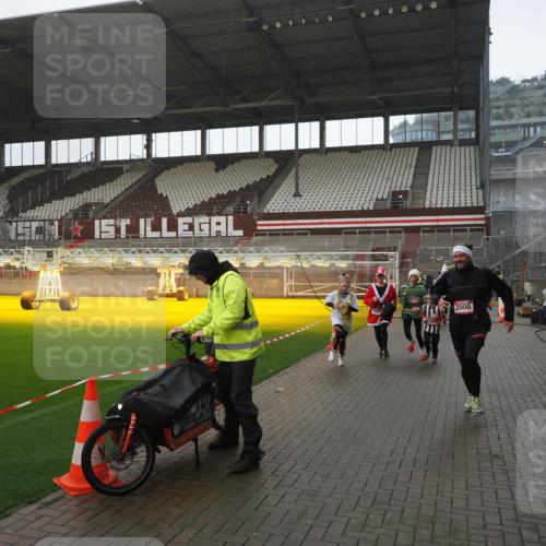07.12.2025 - St. Pauli X-Mass-Run No. 15 Fabian Wolf http://msf.ph/oto/9419508 07.12.2025 11:32:33 Ziel 1884, 1886, 1998, 1999, 2000, 2015, 2283, 2419, 2595 meine-sportfotos.de
