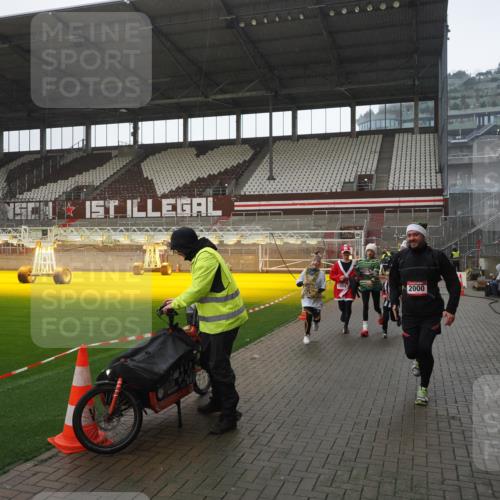07.12.2025 - St. Pauli X-Mass-Run No. 15 Fabian Wolf http://msf.ph/oto/9419509 07.12.2025 11:32:33 Ziel 1884, 1886, 1998, 1999, 2000, 2015, 2283, 2419, 2595 meine-sportfotos.de