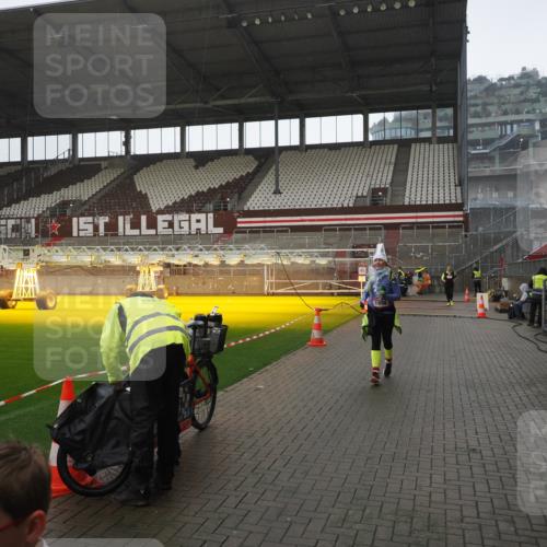07.12.2025 - St. Pauli X-Mass-Run No. 15 Fabian Wolf http://msf.ph/oto/9419521 07.12.2025 11:32:37 Ziel 477, 1884, 1886, 1998, 1999, 2000, 2015, 2283, 2419 meine-sportfotos.de