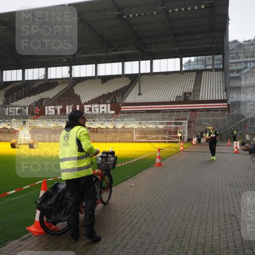 07.12.2025 - St. Pauli X-Mass-Run No. 15 Fabian Wolf http://msf.ph/oto/9419528 07.12.2025 11:32:42 Ziel 477, 1884, 1886, 1998, 1999, 2000, 2015 meine-sportfotos.de