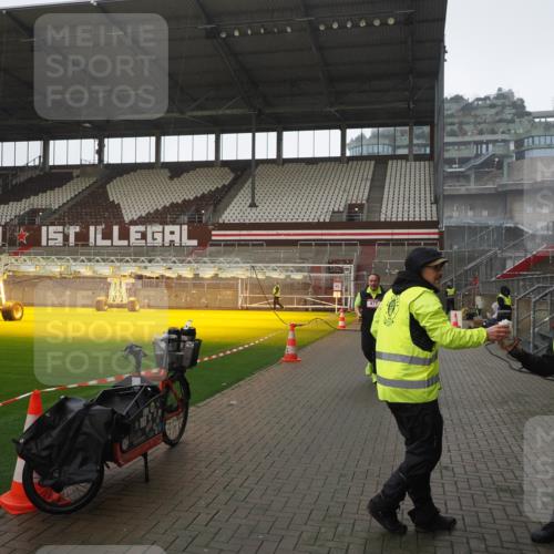 07.12.2025 - St. Pauli X-Mass-Run No. 15 Fabian Wolf http://msf.ph/oto/9419535 07.12.2025 11:32:45 Ziel 477, 1884, 1886, 1998, 1999, 2000, 2015 meine-sportfotos.de
