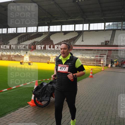 07.12.2025 - St. Pauli X-Mass-Run No. 15 Fabian Wolf http://msf.ph/oto/9419541 07.12.2025 11:32:48 Ziel 477, 1998, 1999, 2000, 2015 meine-sportfotos.de