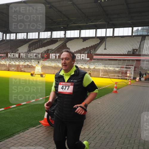 07.12.2025 - St. Pauli X-Mass-Run No. 15 Fabian Wolf http://msf.ph/oto/9419542 07.12.2025 11:32:48 Ziel 477, 1998, 1999, 2000, 2015 meine-sportfotos.de