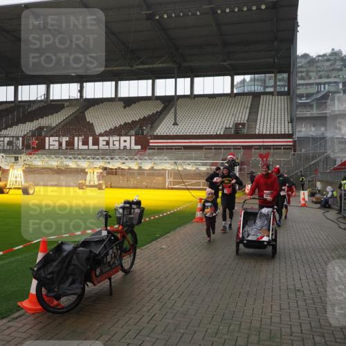 07.12.2025 - St. Pauli X-Mass-Run No. 15 Fabian Wolf http://msf.ph/oto/9419543 07.12.2025 11:32:59 Ziel 2107, 2113, 2278, 2281, 2282, 2284, 3269, 3271 meine-sportfotos.de
