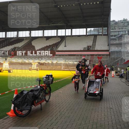 07.12.2025 - St. Pauli X-Mass-Run No. 15 Fabian Wolf http://msf.ph/oto/9419545 07.12.2025 11:32:59 Ziel 2107, 2113, 2278, 2281, 2282, 2284, 3269, 3271 meine-sportfotos.de