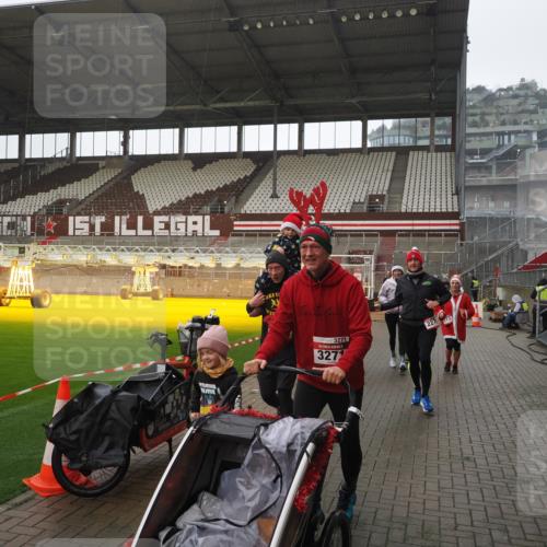 07.12.2025 - St. Pauli X-Mass-Run No. 15 Fabian Wolf http://msf.ph/oto/9419554 07.12.2025 11:33:01 Ziel 321, 977, 1013, 1591, 2107, 2113, 2278, 2281, 2282, 2284, 2662, 3269, 3271 meine-sportfotos.de