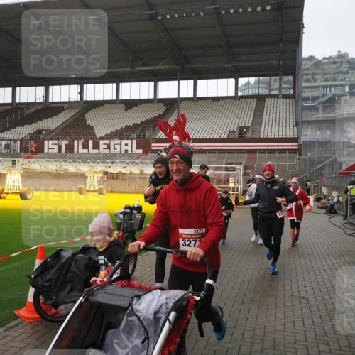 07.12.2025 - St. Pauli X-Mass-Run No. 15 Fabian Wolf http://msf.ph/oto/9419555 07.12.2025 11:33:01 Ziel 321, 977, 1013, 1591, 2107, 2113, 2278, 2281, 2282, 2284, 2662, 3269, 3271 meine-sportfotos.de