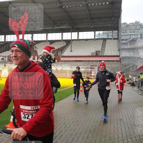 07.12.2025 - St. Pauli X-Mass-Run No. 15 Fabian Wolf http://msf.ph/oto/9419558 07.12.2025 11:33:02 Ziel 321, 977, 1013, 1591, 2107, 2113, 2278, 2281, 2282, 2284, 2662, 3269, 3271 meine-sportfotos.de