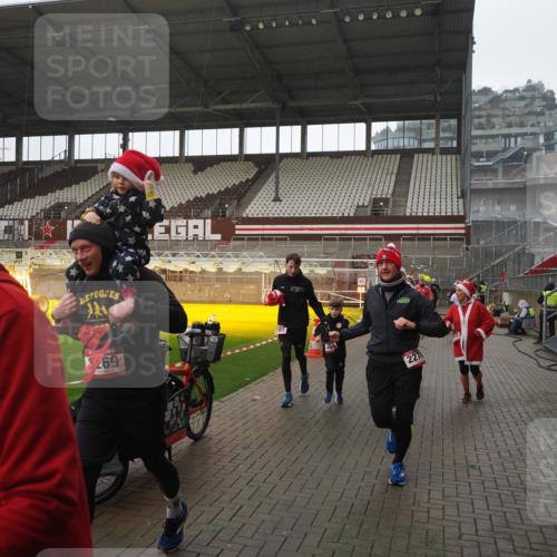 07.12.2025 - St. Pauli X-Mass-Run No. 15 Fabian Wolf http://msf.ph/oto/9419559 07.12.2025 11:33:02 Ziel 321, 977, 1013, 1591, 2107, 2113, 2278, 2281, 2282, 2284, 2662, 3269, 3271 meine-sportfotos.de